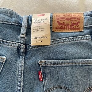 Levi’s skinny jeans size 25, new with tags